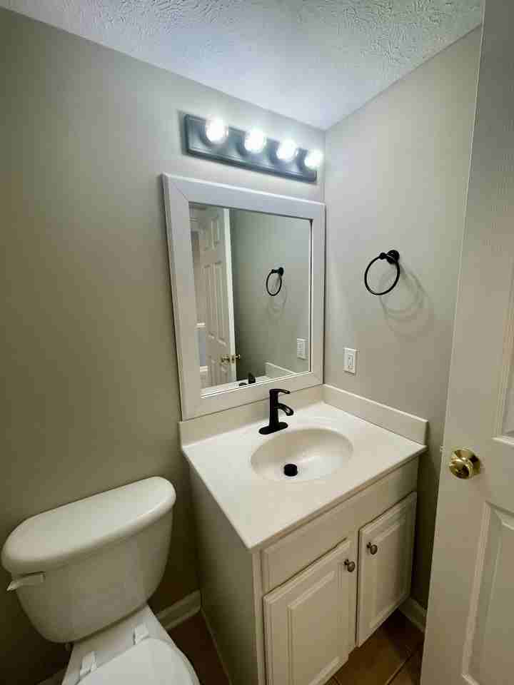 1031 Middle View Dr #1 - Photo 6 of 30