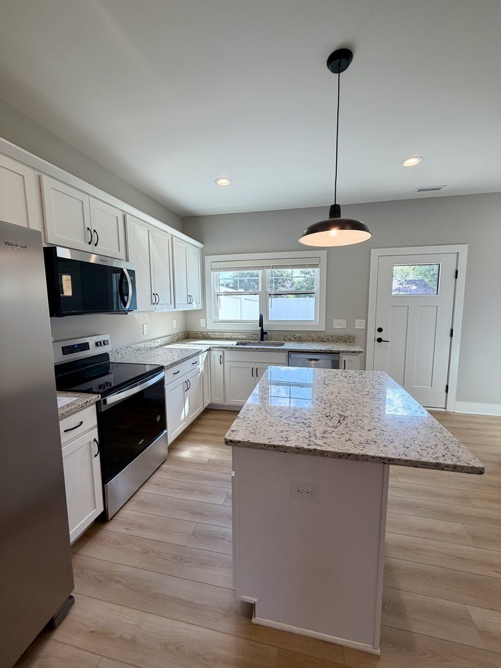 118 Beechwood Dr #B - Photo 3 of 36