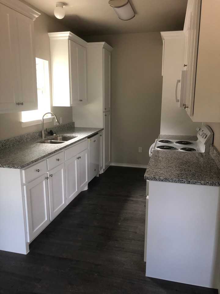 605 Williams Ave #1 - Photo 2 of 11