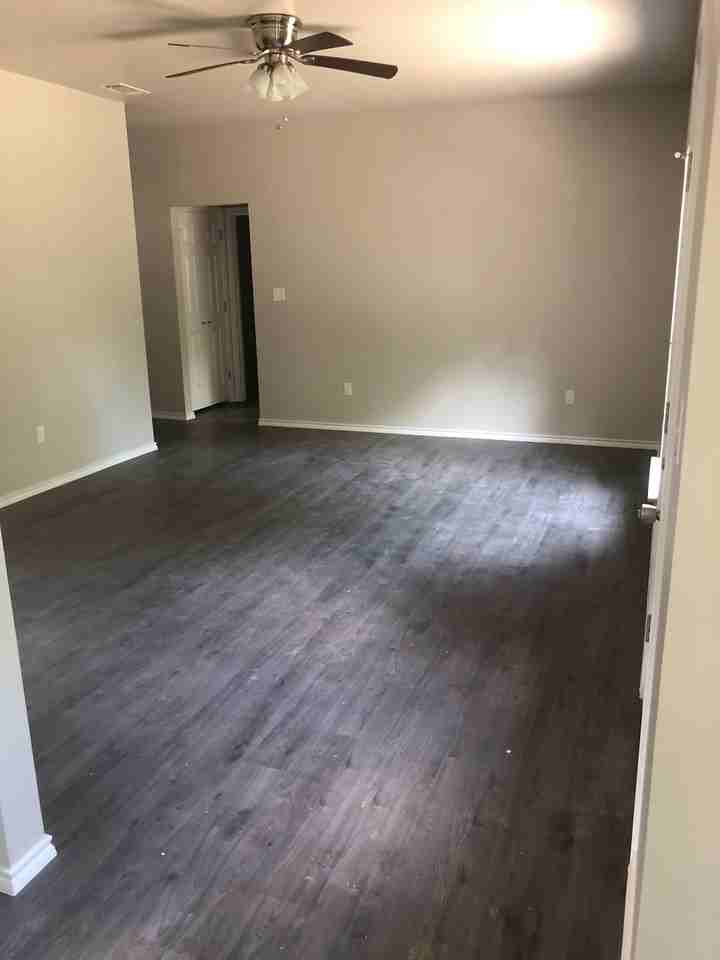 605 Williams Ave #1 - Photo 3 of 11