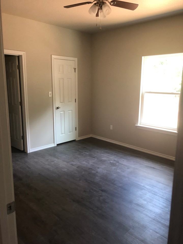 605 Williams Ave #1 - Photo 4 of 11