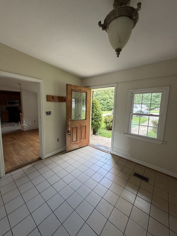 12766 Catoctin Hollow Rd - Photo 2 of 20