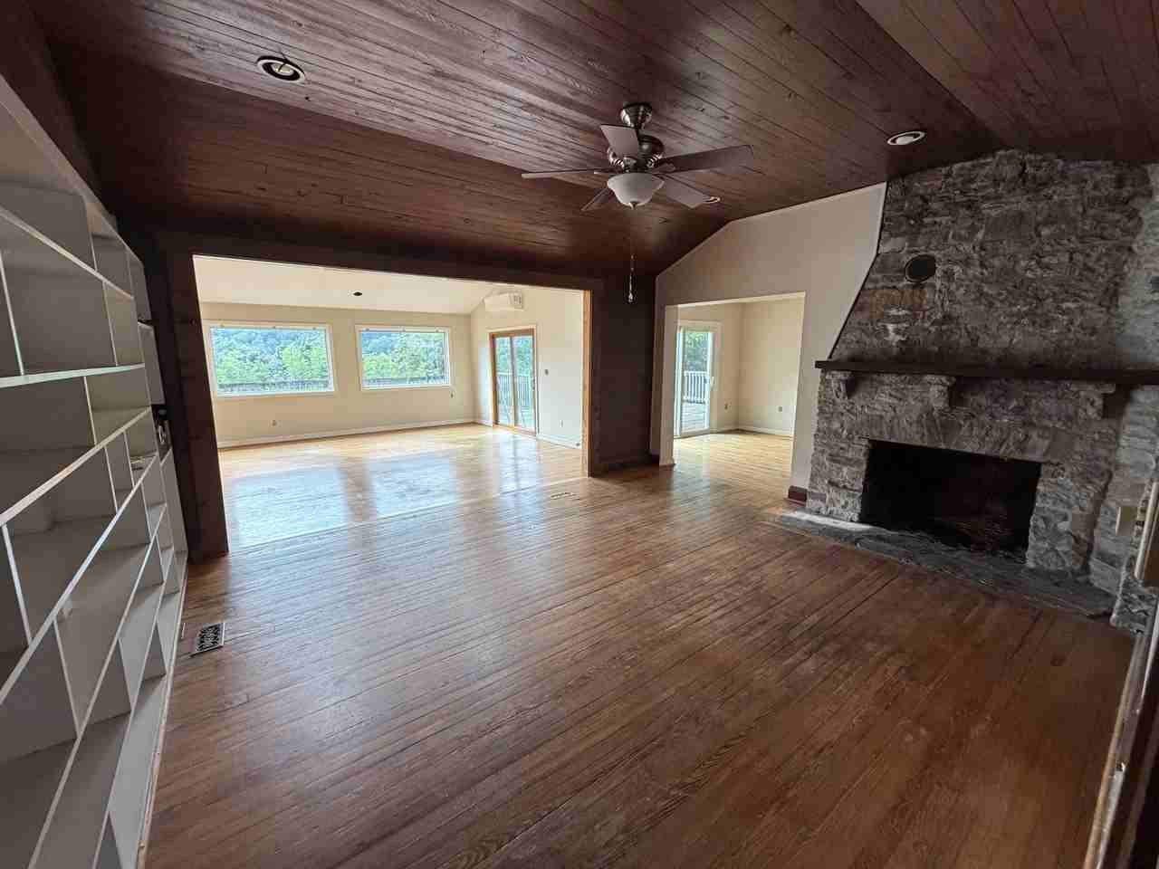 12766 Catoctin Hollow Rd - Photo 3 of 20