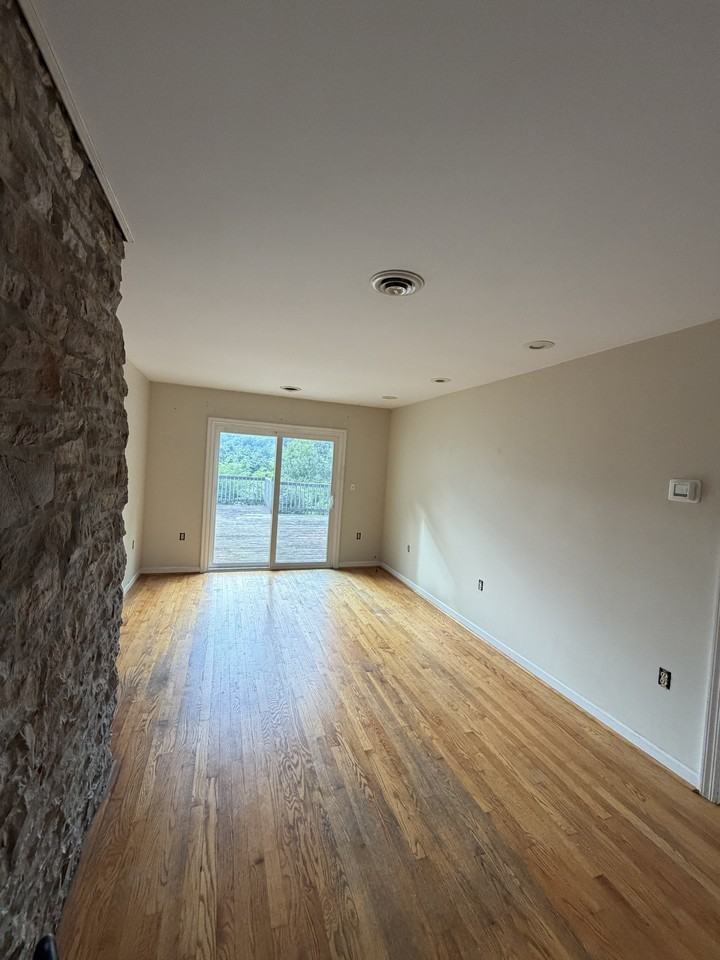 12766 Catoctin Hollow Rd - Photo 4 of 20
