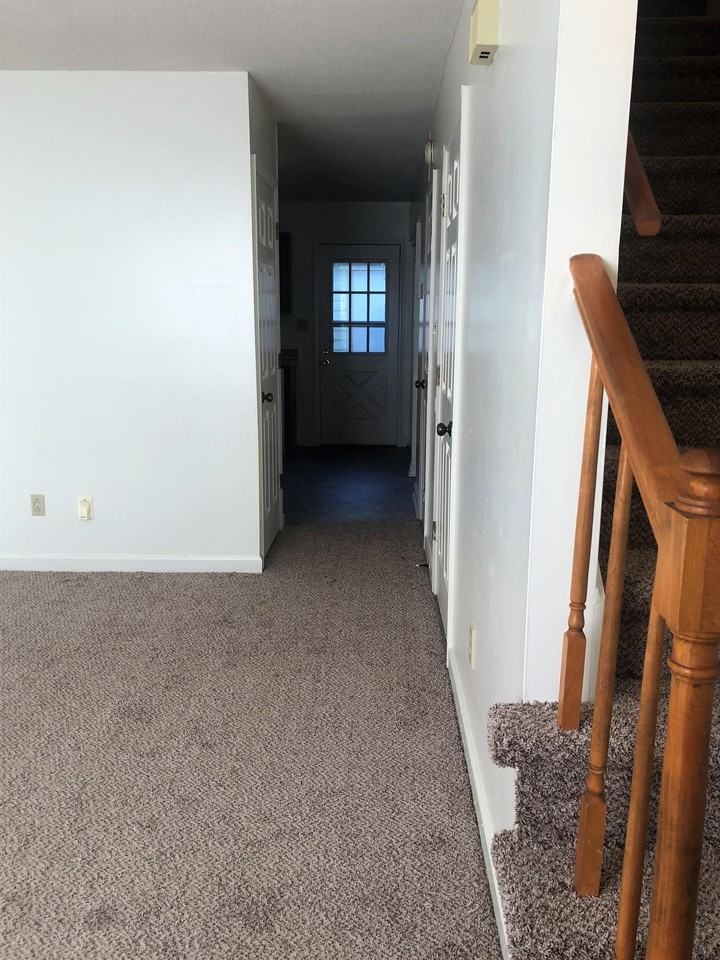 1109 Keswick Pl Apt 8 #1 - Photo 2 of 9