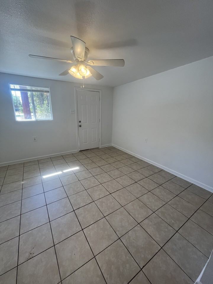 Hackberry Duplxes - 1011-B #1011B - Photo 4 of 16