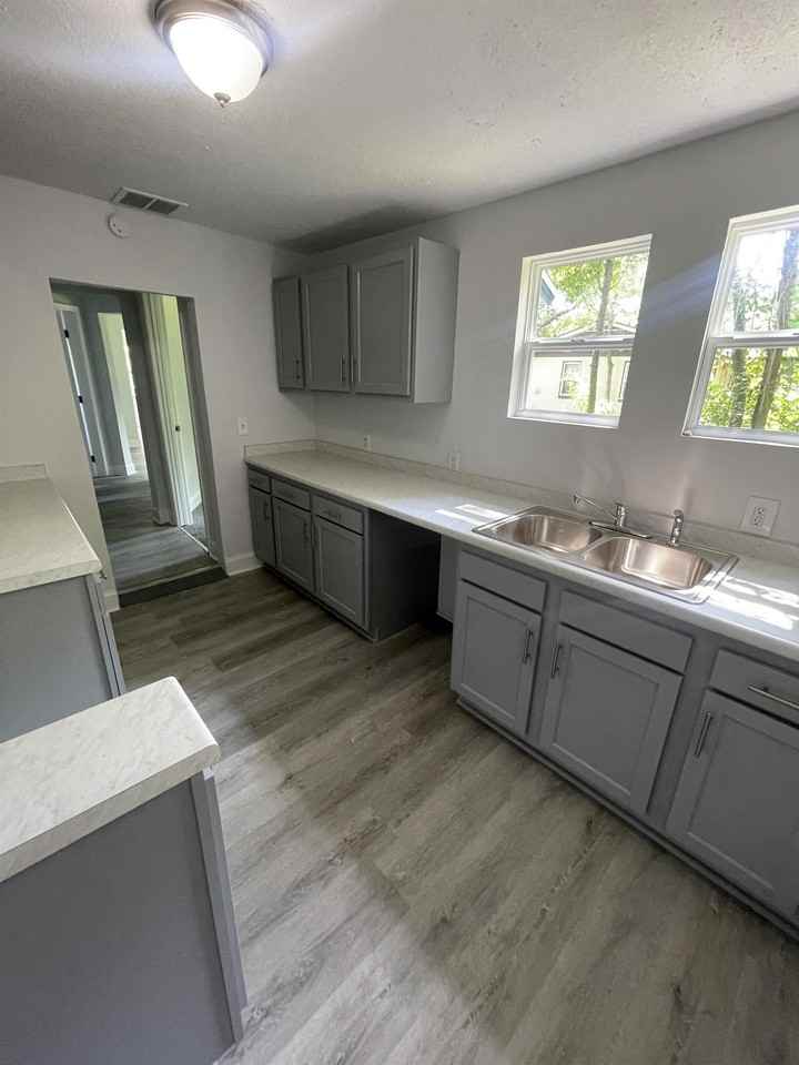 1282 W 27th St #1 - Photo 3 of 27