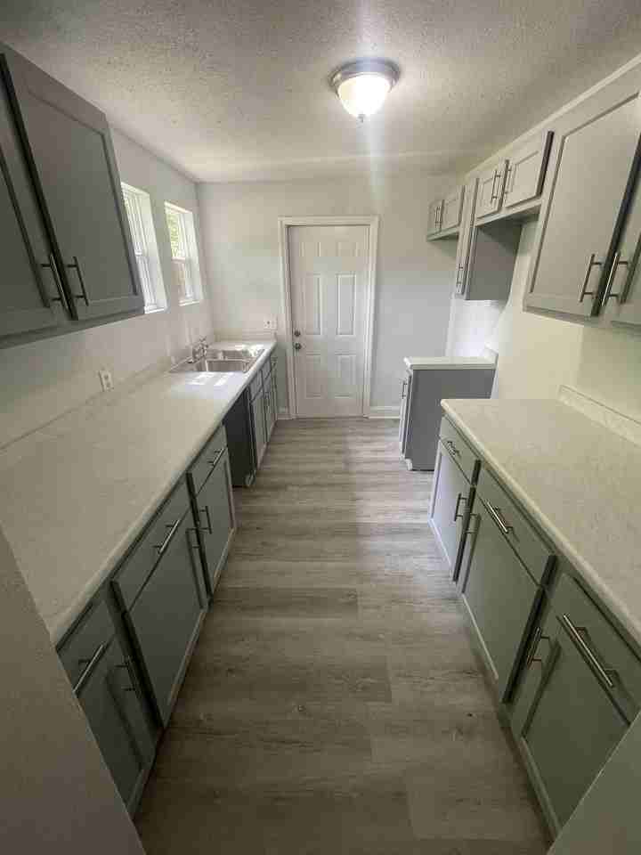 1282 W 27th St #1 - Photo 4 of 27