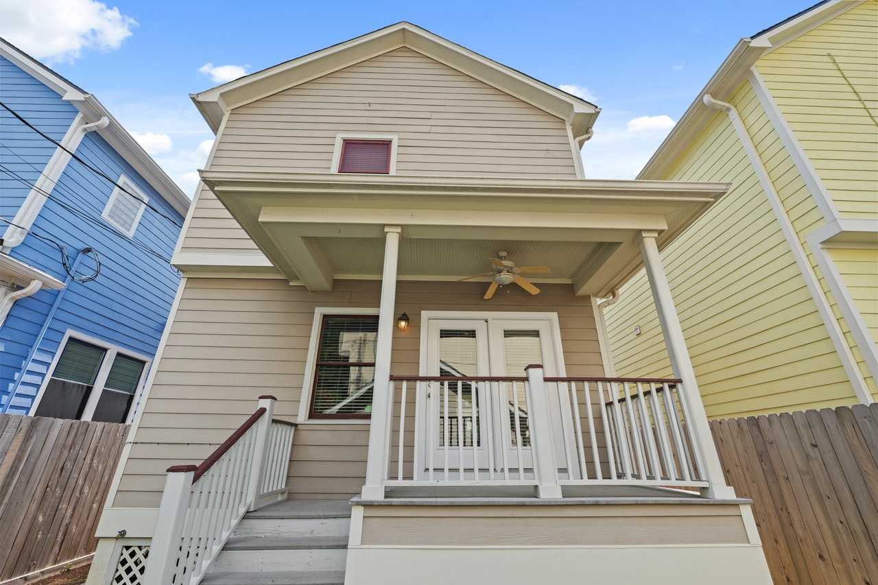 1053 W 16th St #1 - Photo 6 of 36