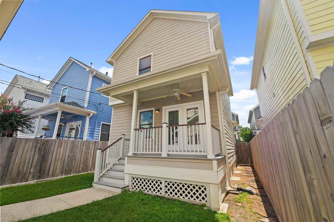 1053 W 16th St #1 - Photo 7 of 36