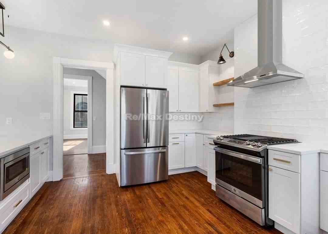 31 Monadnock St #1 - Photo 5 of 25