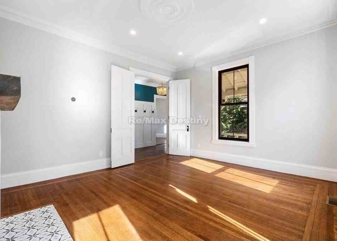 31 Monadnock St #1 - Photo 6 of 25