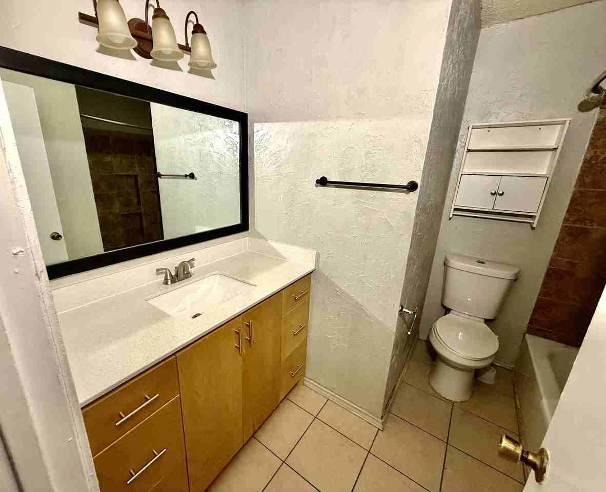 933 Nw Summercrest Blvd Apt A #1 - Photo 5 of 10