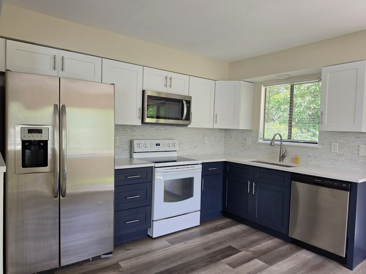 2455 Thomasson Dr #B - Photo 4 of 15