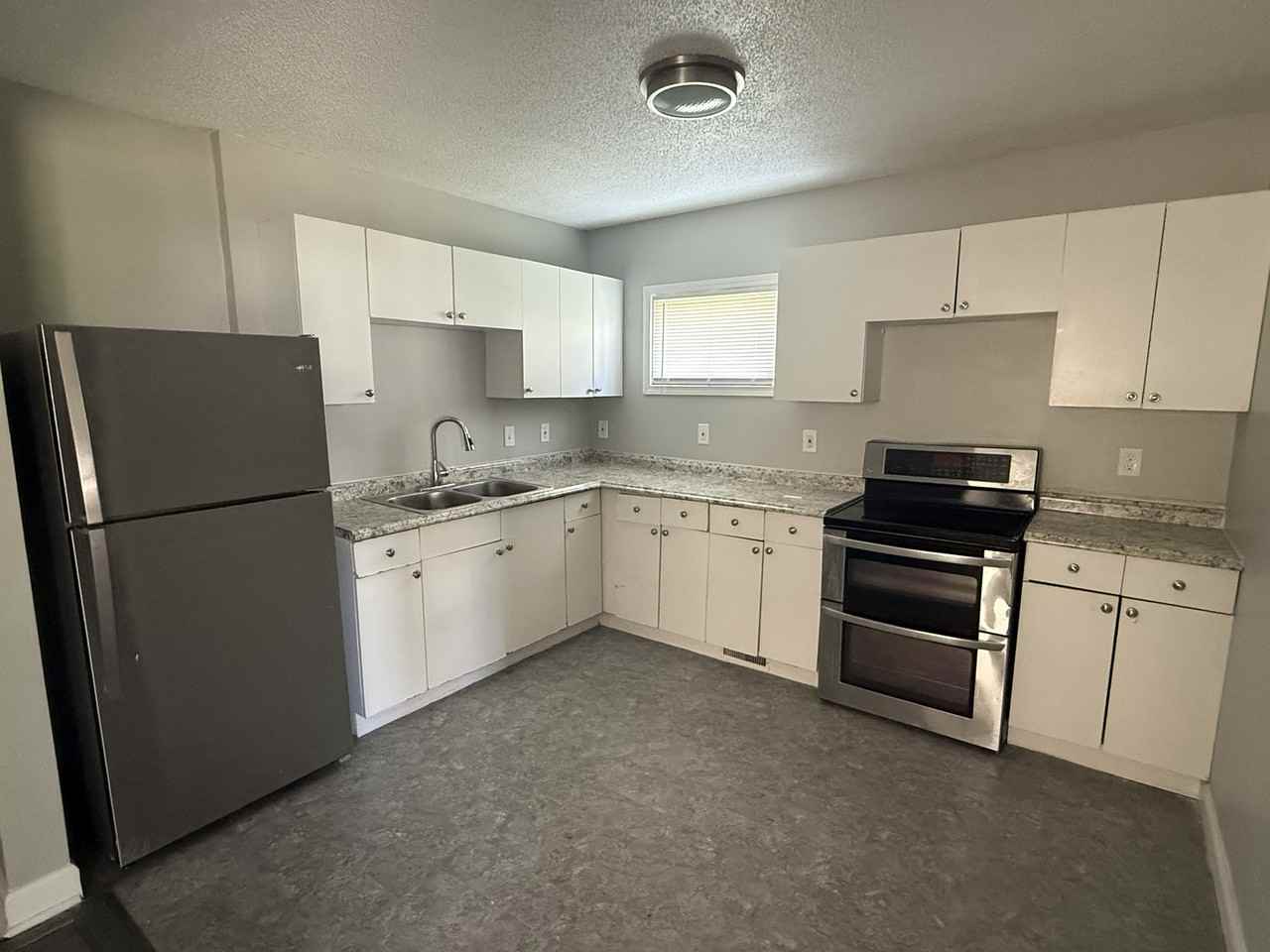 2509 E 37th St #1 - Photo 2 of 10