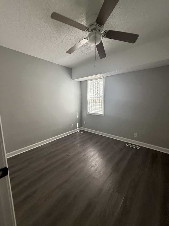 2509 E 37th St #1 - Photo 3 of 10