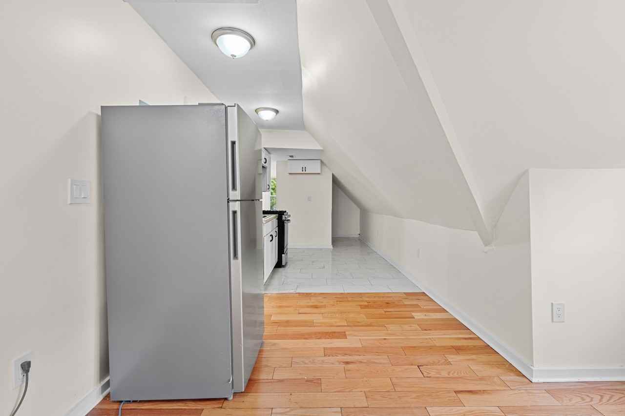 693 Dixwell Ave #3 - Photo 5 of 17