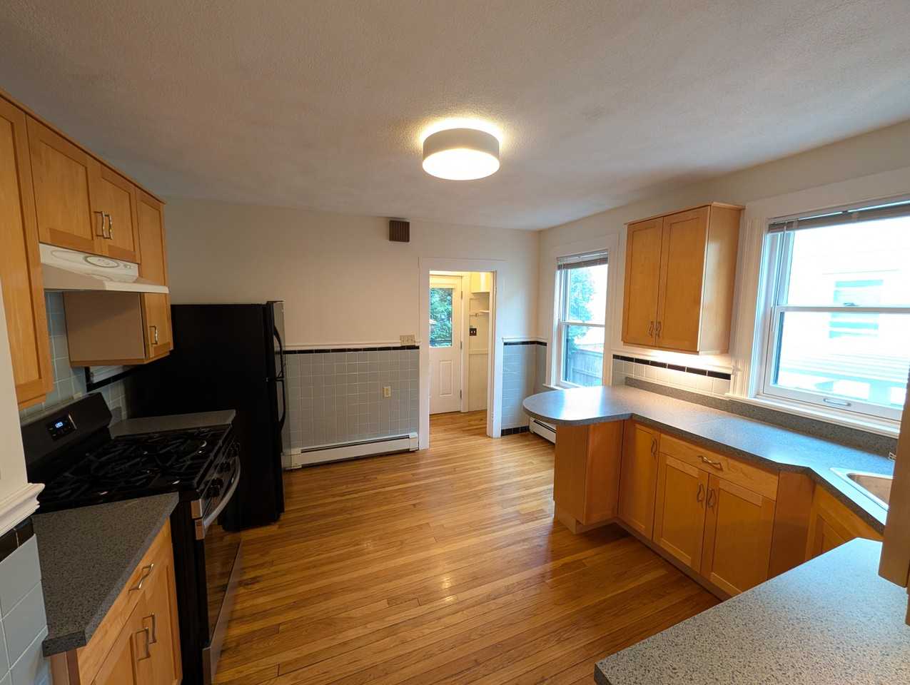33 Seven Pines Ave #33 - Photo 2 of 21