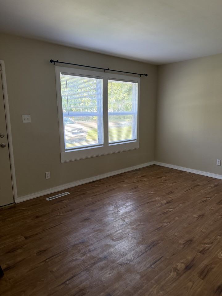 1805 Southwood Dr #1 - Photo 3 of 34