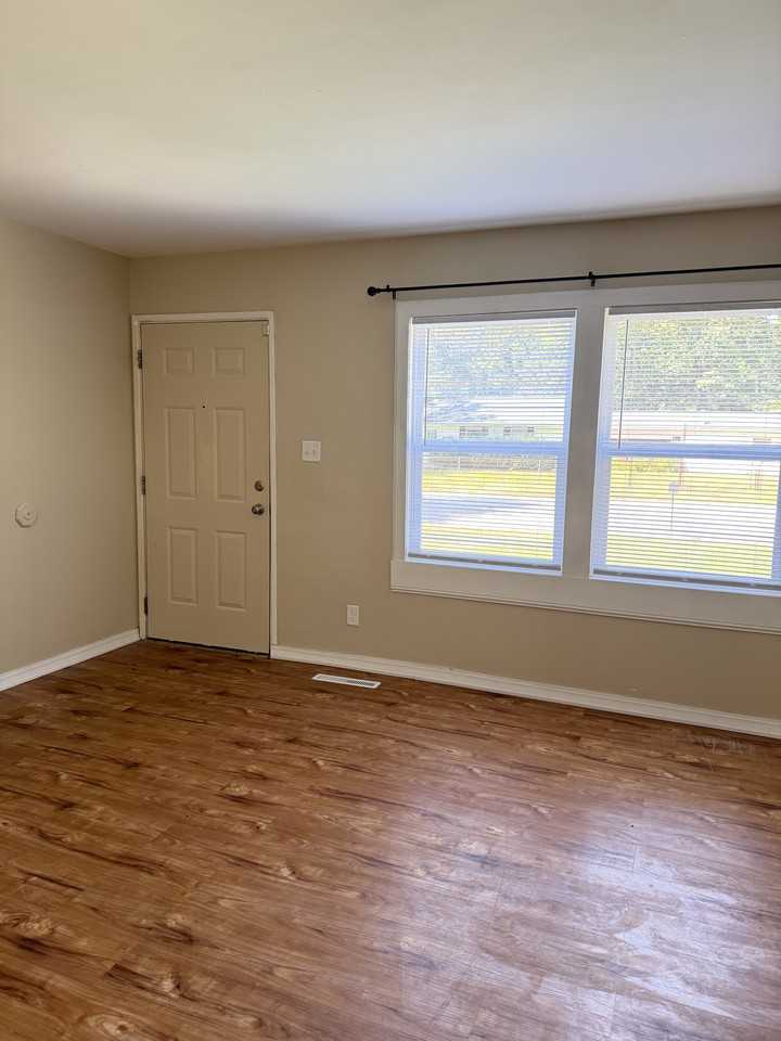 1805 Southwood Dr #1 - Photo 4 of 34