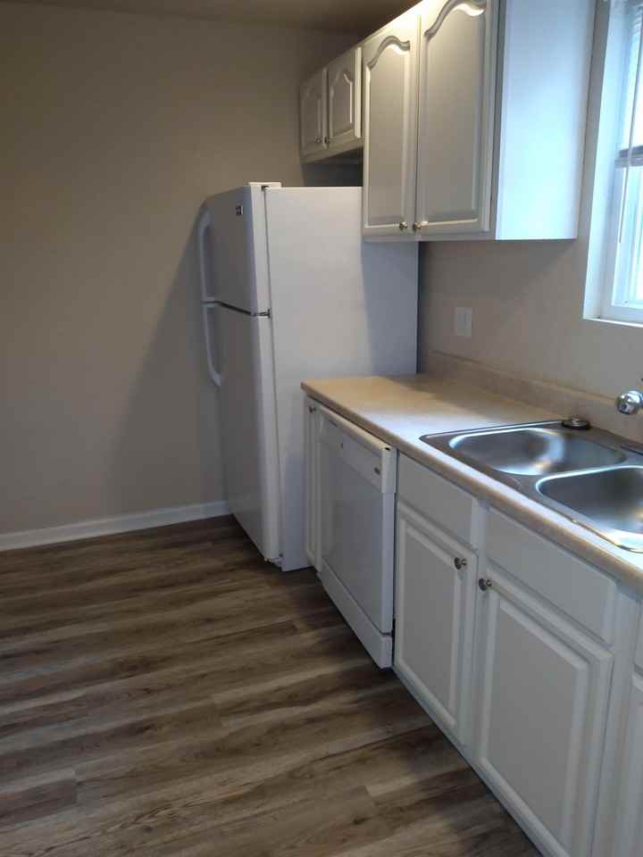 301 N Greenbriar Rd Apt 2 #2 - Photo 3 of 15