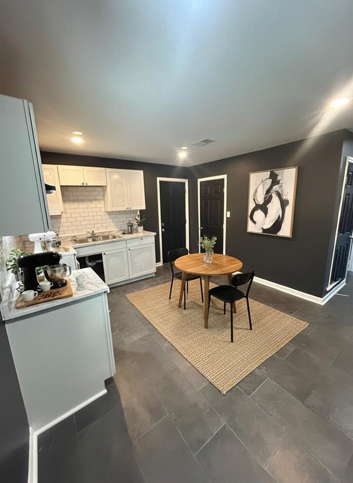 784 Hilton St #1 - Photo 3 of 9