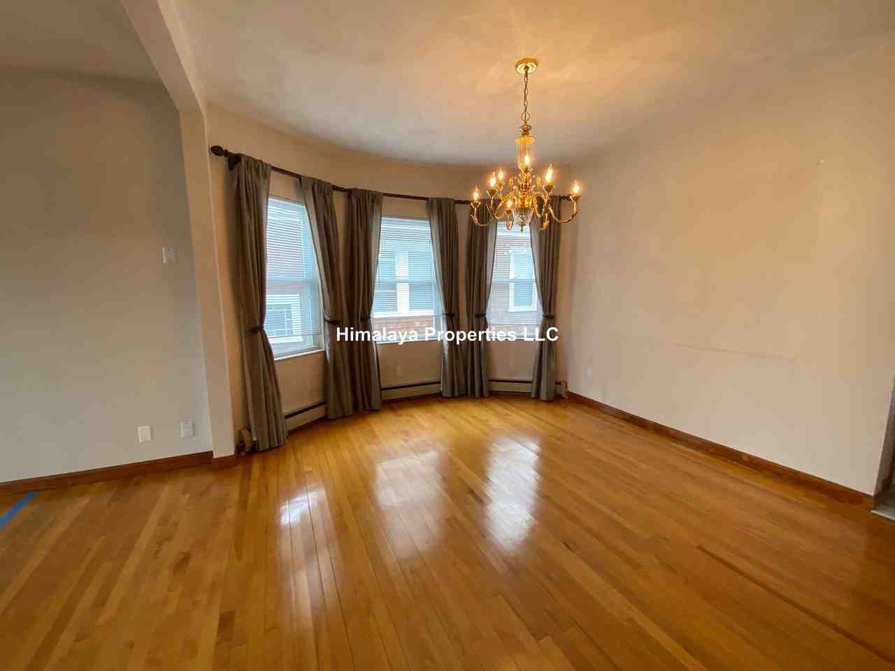 146 W Adams St #2 - Photo 4 of 13