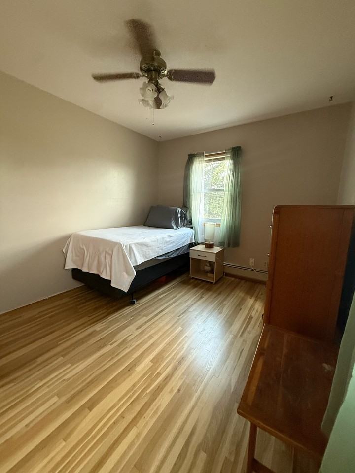 1110 Smith St #1 - Photo 4 of 12