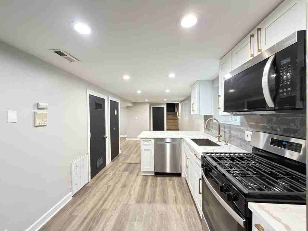 2617 W Rascher Ave #GDN - Photo 6 of 21