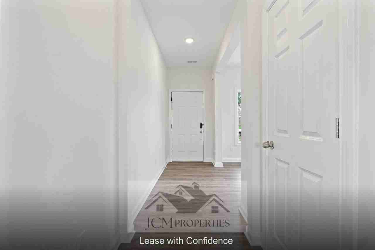 332 Friendly Ave - Photo 5 of 11