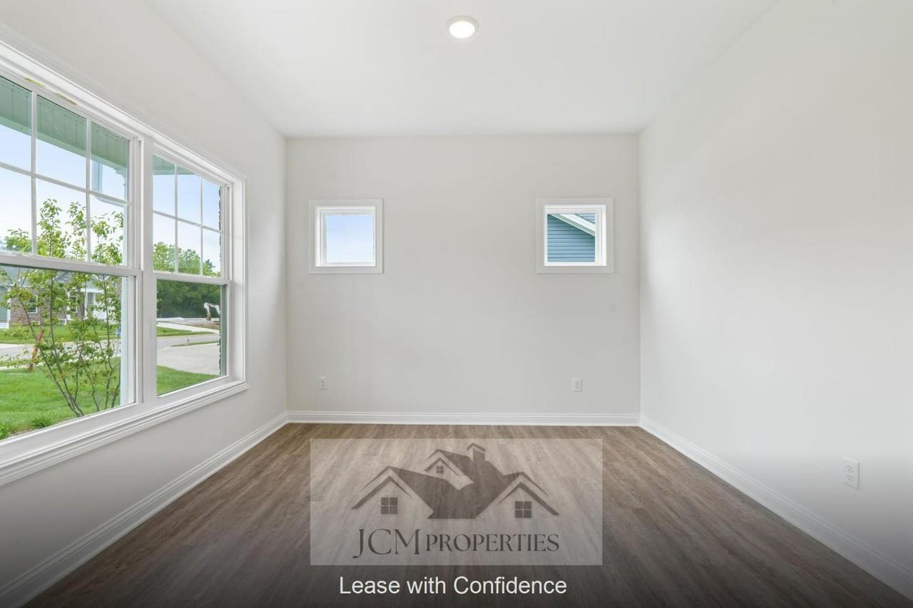 332 Friendly Ave - Photo 6 of 11