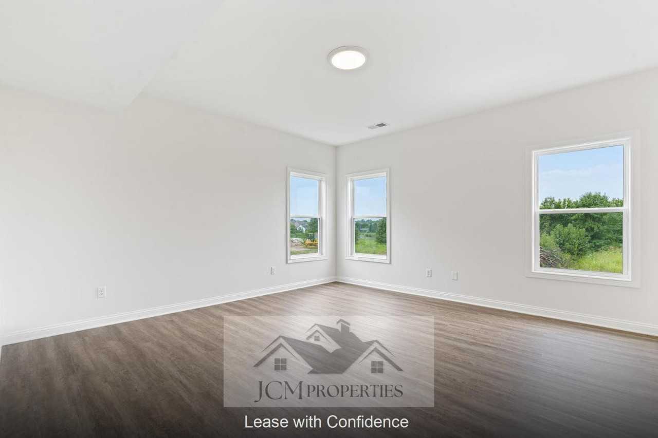 332 Friendly Ave - Photo 7 of 11