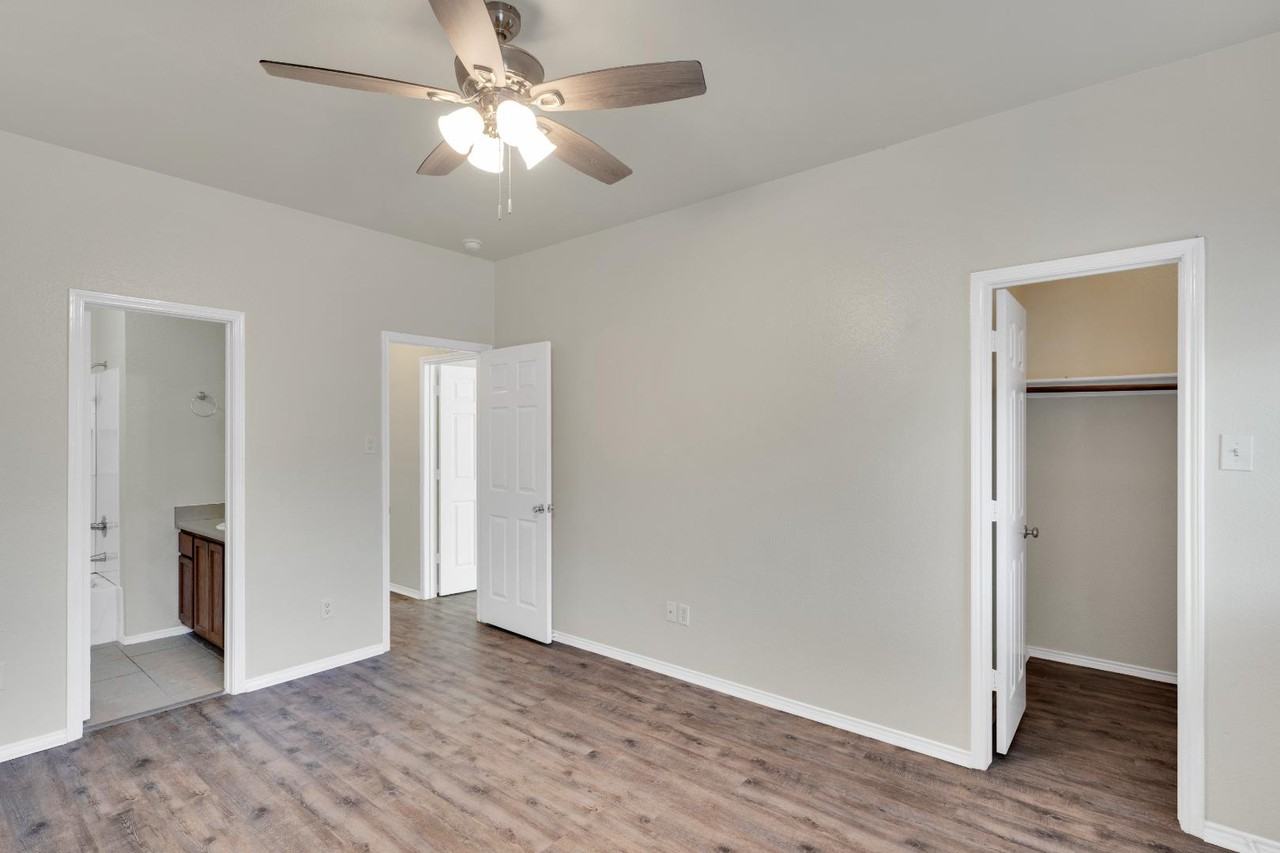 W Sierra Vista - Photo 2 of 10