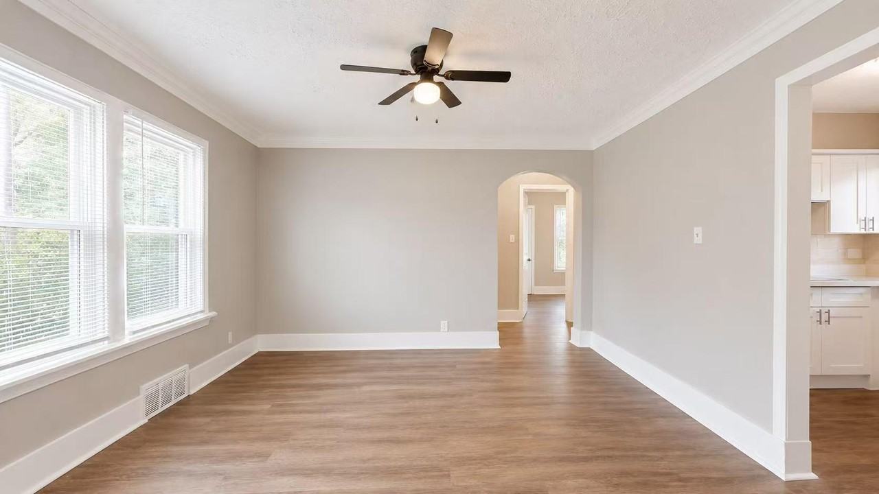16521 Woodingham Dr - Photo 2 of 10