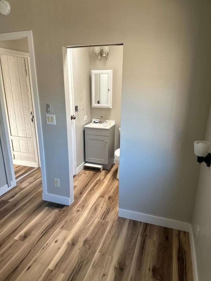Mobile Home - Photo 5 of 8
