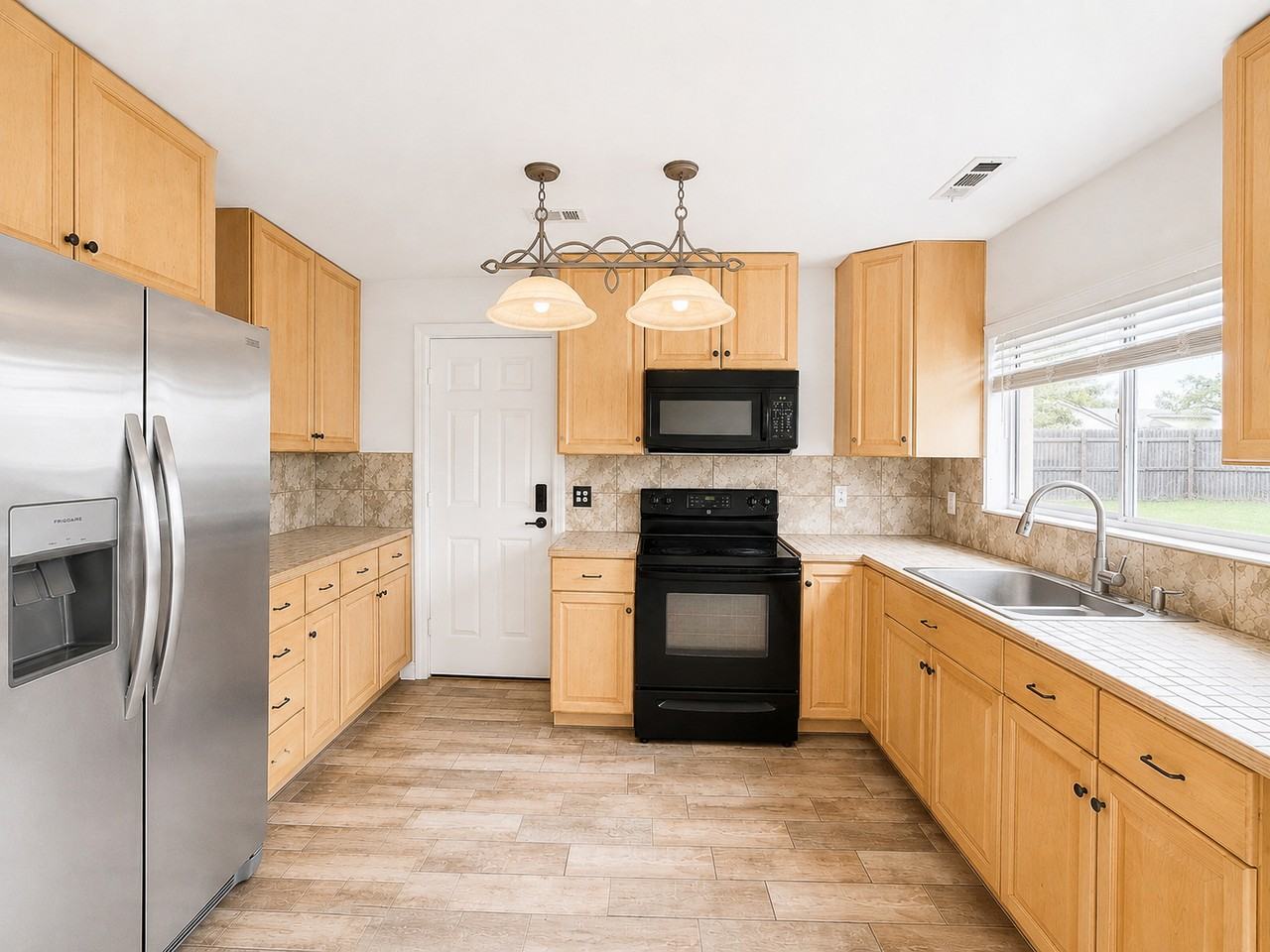 1409 Madrid Way #A - Photo 3 of 25