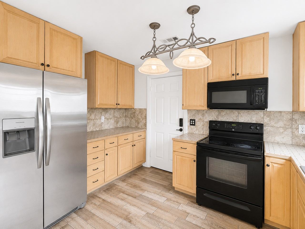 1409 Madrid Way #A - Photo 4 of 25