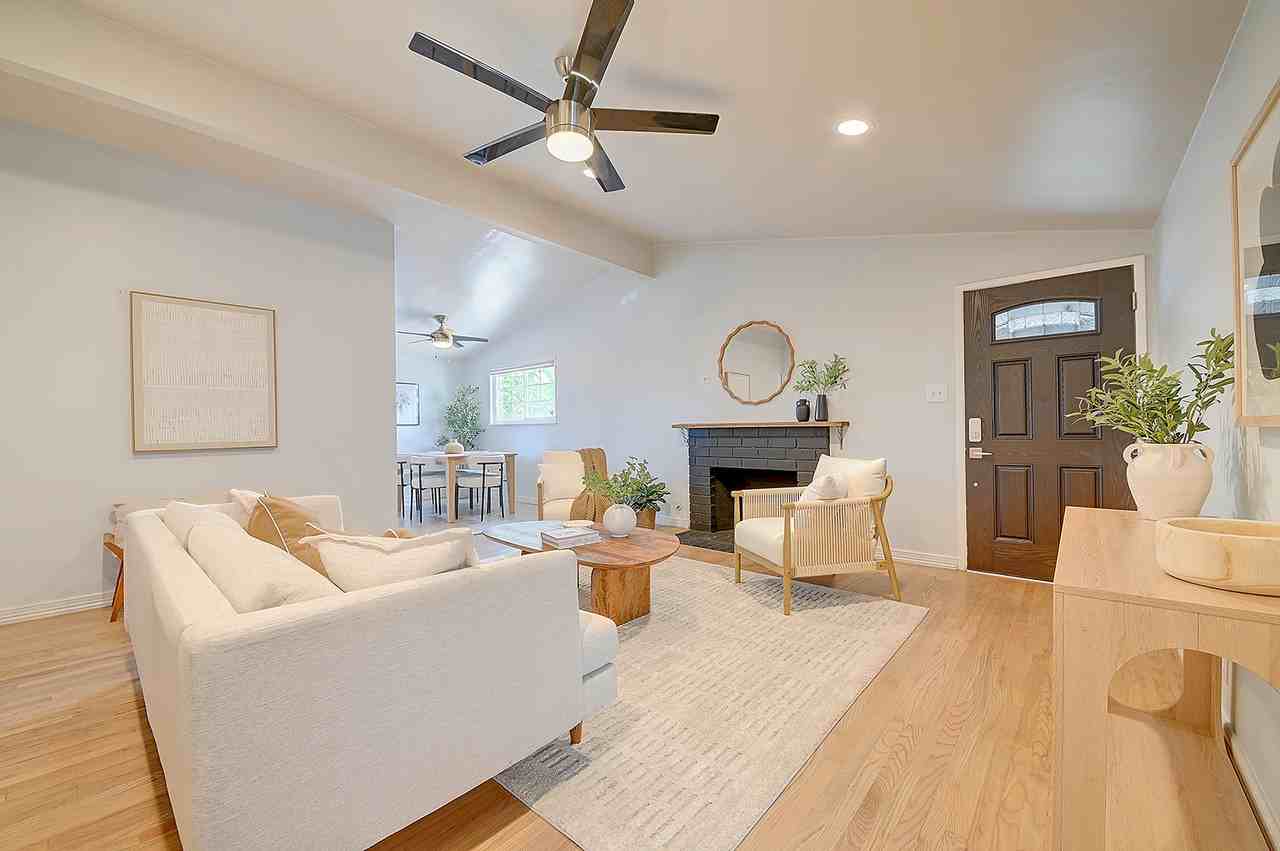 2044 W Spruce Ave #1 - Photo 2 of 50