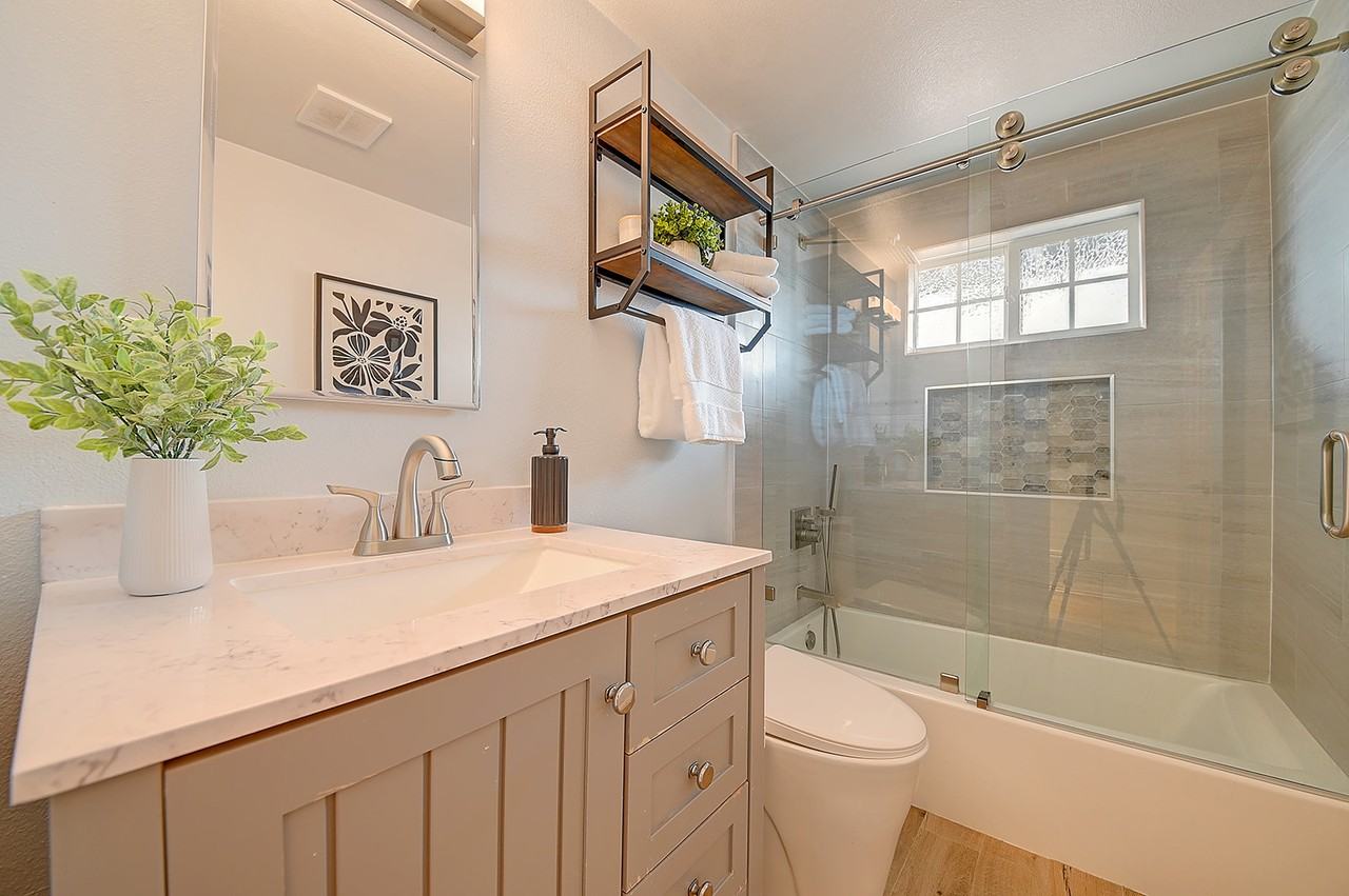 2044 W Spruce Ave #1 - Photo 4 of 50
