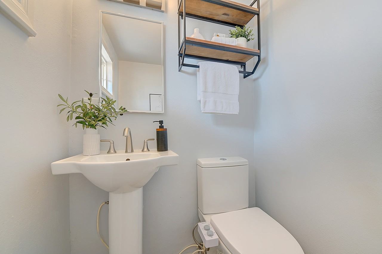 2044 W Spruce Ave #1 - Photo 5 of 50