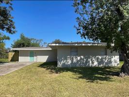 featured image of 1609 Clover Dr #1