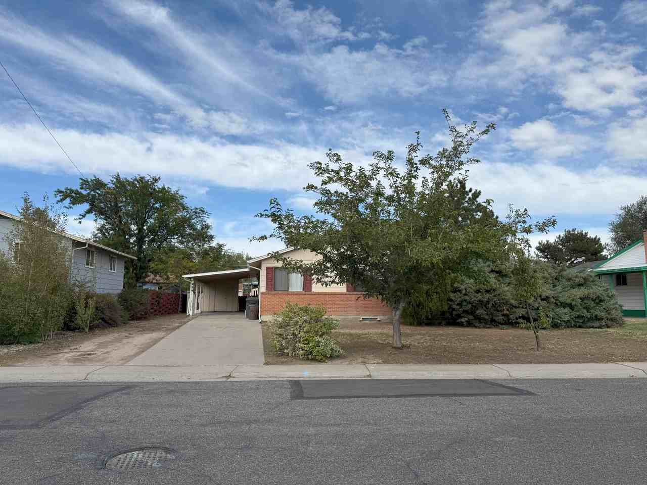 214 W Kennedy Ave #1 - Photo 4 of 14