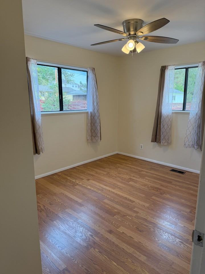 214 W Kennedy Ave #1 - Photo 7 of 14