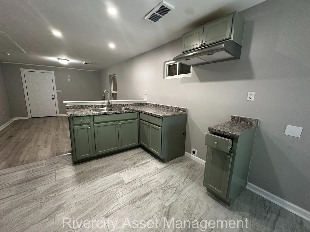 2146 Hunter Ave #1 - Photo 3 of 11