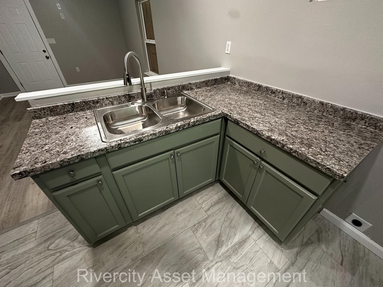 2146 Hunter Ave #1 - Photo 4 of 11