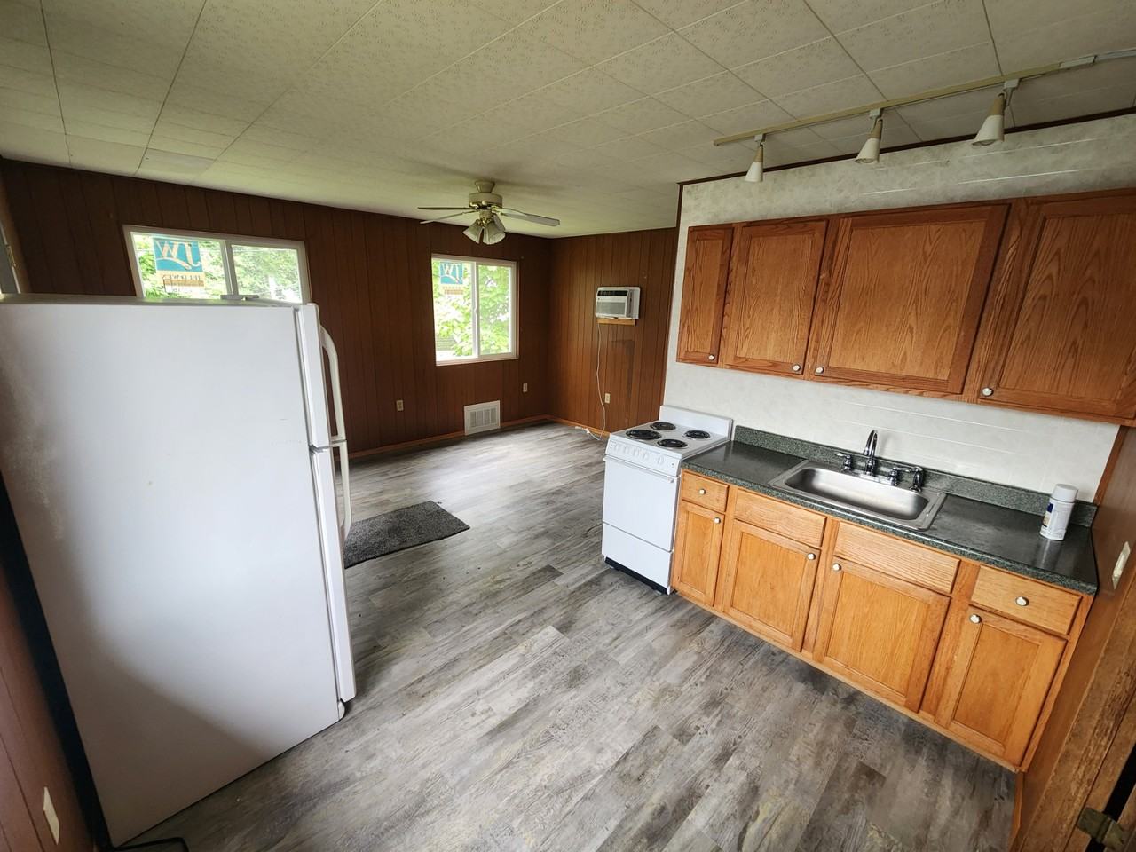 333 Washington St #4 - Photo 3 of 8