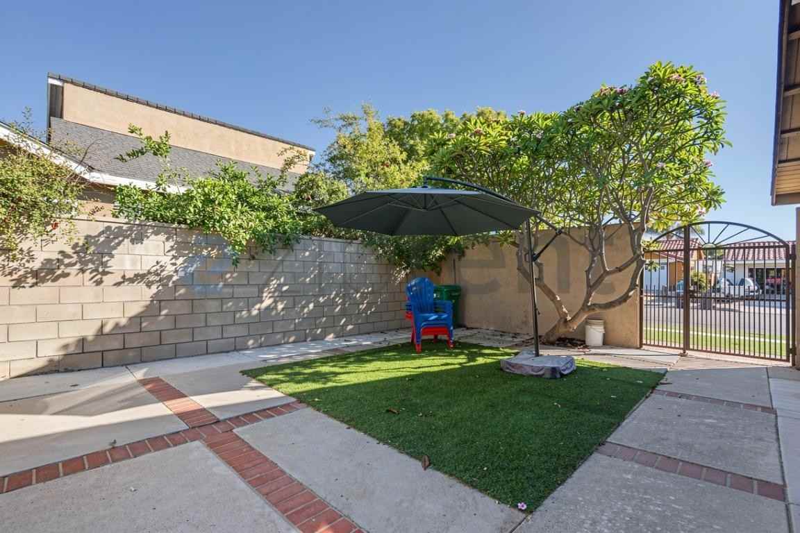 5071 Doanoke Ave - Photo 6 of 36