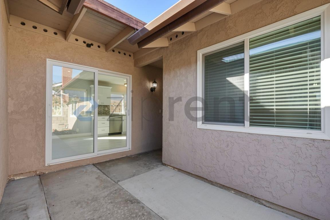 5071 Doanoke Ave - Photo 7 of 36