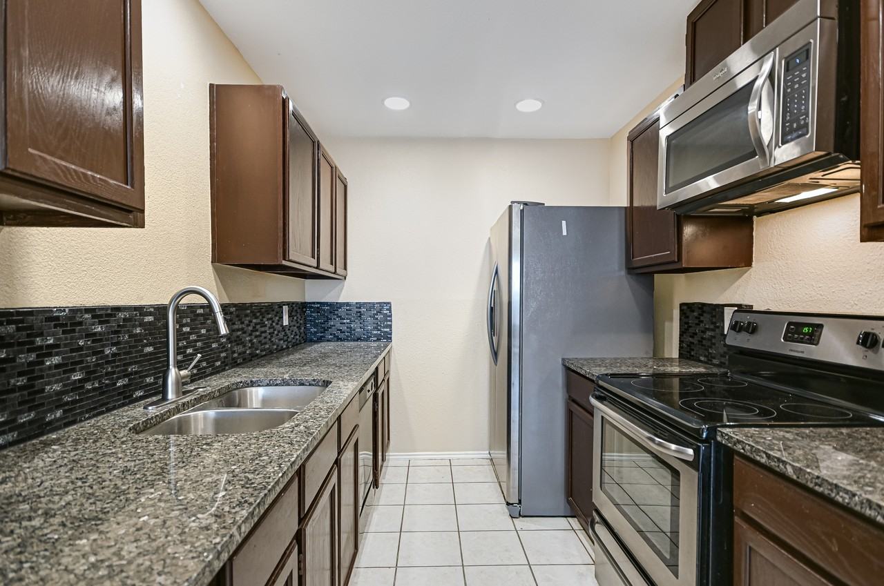 519 Cutty Trl #B - Photo 2 of 10