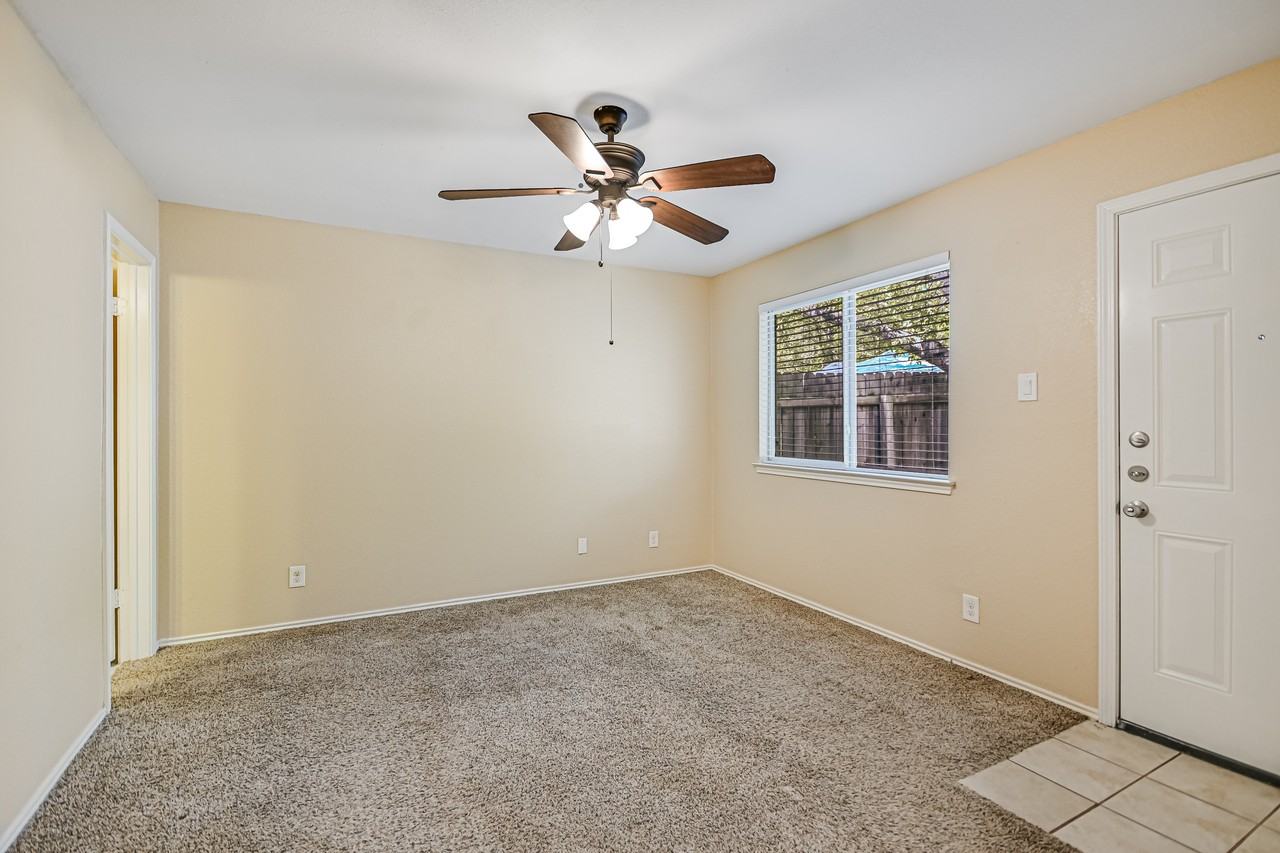 519 Cutty Trl #B - Photo 4 of 10